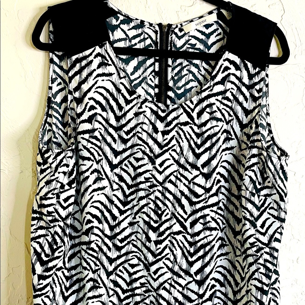 Black and white tank, size 16W NWOT